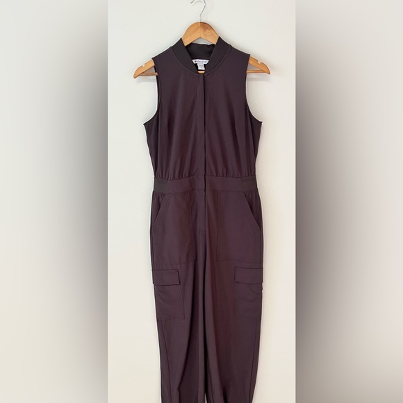Athleta Women's Brooklyn Utility Jumpsuit Size 8 Half Zip Cargo Pockets - Picture 3 of 13